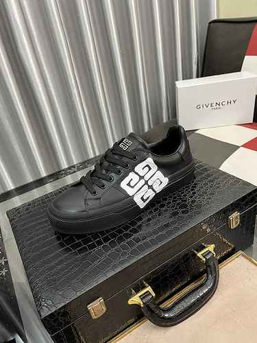 Givenchy Men's Shoe Code: 0820B30 Size: 38-44 (45 custom non return non exchange)