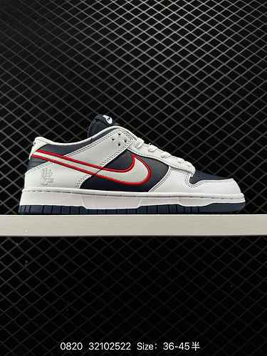 L'autentica scarpa da basket Nike Dunk Low Shoe Retro Deconstructed Strap Board come una classica sc