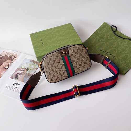 La borsa a tracolla GUCCI Gucci è realizzata in materiale di tela importato con una borsa regalo di 