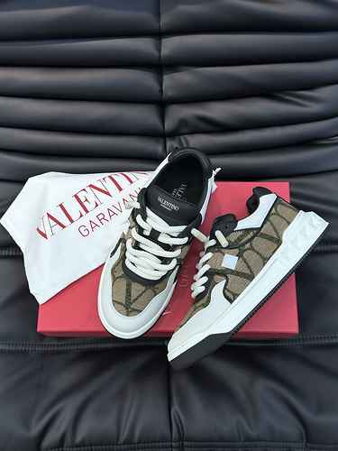 Valentino Men's Shoe Code: 0817B80 Size: 38-44 (45 Customized non return non exchange)