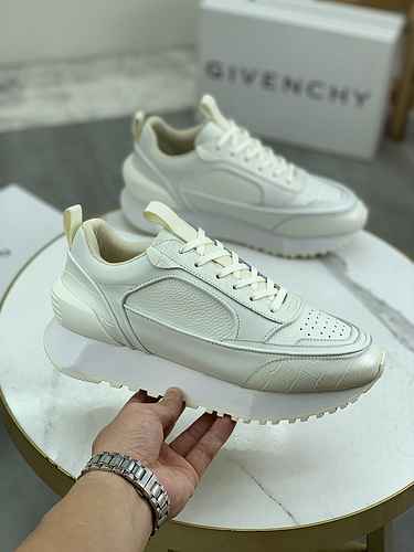 Givenchy Men's Shoe Code: 0809D70 Size: 38-44 (45 custom non return non exchange)