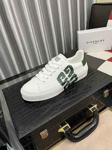 Scarpa da uomo Givenchy Codice 0820B30 Taglia 3844 45 personalizzata senza restituzione senza cambio