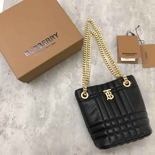 La borsa a tracolla Burberry presenta una versione high-end in pelle originale premium importata per