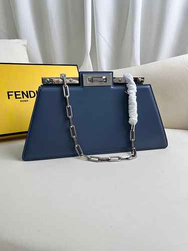 FENDI La borsa a catena Fendi adotta la versione replica di fascia alta in pelle originale premium i