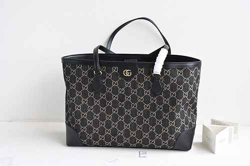 GUCCI La borsa a tracolla Gucci adotta la versione high-end in pelle originale premium importata per