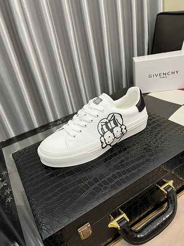 Givenchy Men's Shoe Code: 0820B30 Size: 38-44 (45 custom non return non exchange)