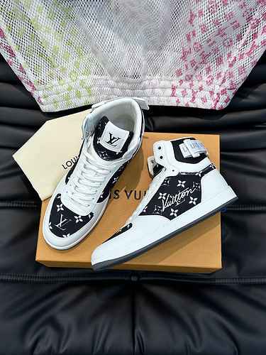 LV Men's Shoe Code: 0817B60 Size: 38-44 (45 customized non return non exchange)