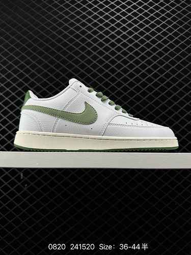 Lo speciale strato superiore Nike Court Vision Low combina comfort e stile eccezionale mettendo in m