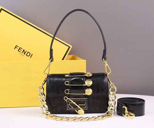 Fendi Borsa sottobraccio Fendi realizzata in materiale di tela importato Consegna di alta qualità Bo