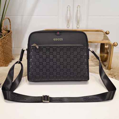 GUCCI Borsa a tracolla esclusiva da uomo Gucci Realizzata in materiale di tela importato Consegna di