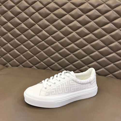 Givenchy Men's Shoe Code: 0806B40 Size: 38-44 (45 custom non return non exchange)