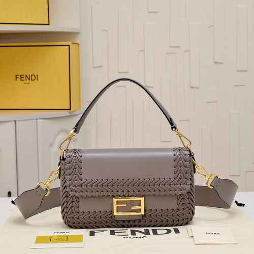 La borsa a tracolla Fendi Fendi è realizzata in materiale di tela importato con una borsa regalo di 