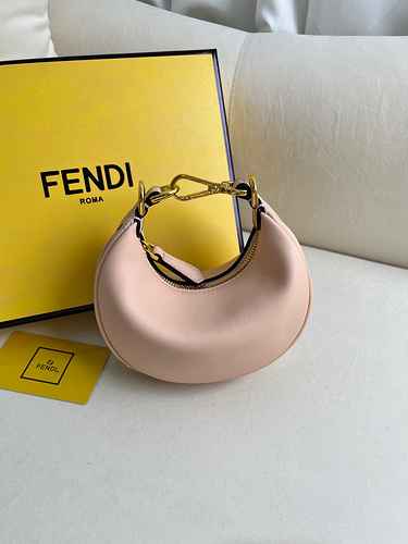 FENDI La borsa sottobraccio Fendi adotta la versione replica di fascia alta in pelle originale premi