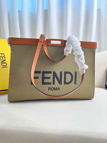 La borsa a tracolla FENDI Fendi adotta la versione replica di fascia alta in pelle originale premium