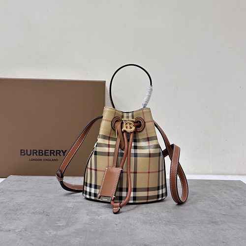 La borsa a secchiello Burberry è realizzata in pelle originale importata di prima qualità e versione