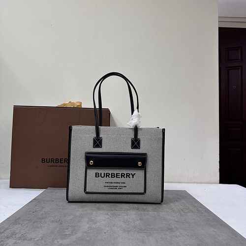 La borsa Burberry è realizzata in pelle originale di alto livello importata e versione replica di fa