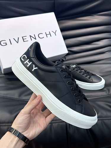 Scarpa Uomo Givenchy Codice 0714B40 Taglia 3844 45 realizzata su misura