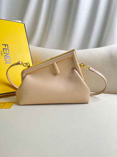 FENDI La borsa a tracolla Fendi adotta la versione replica di fascia alta in pelle originale premium