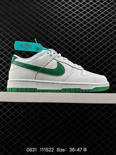 La sneaker retrò Nike Dunk Low come classica scarpa da basket degli anni '80 è stata originariamente