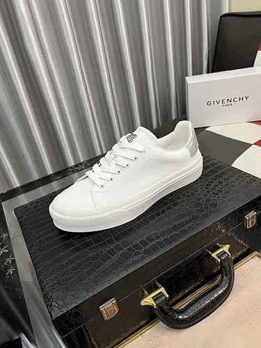 Scarpa da uomo Givenchy Codice 0820B30 Taglia 3844 45 personalizzata senza restituzione senza cambio