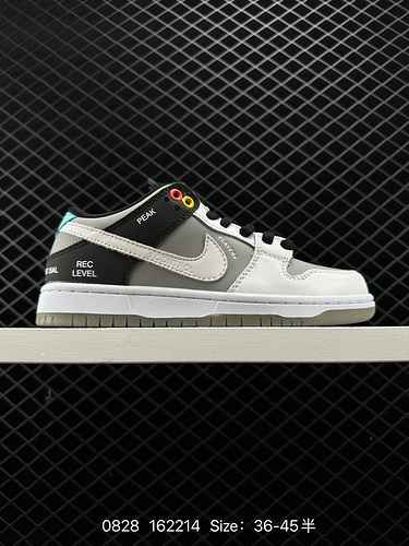 Le sneakers versatili classiche della serie Nike Dunk Low SB sono dotate di una spessa imbottitura s