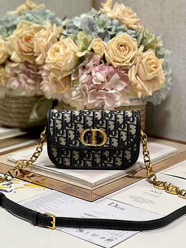 La borsa a tracolla DIOR Dior è realizzata in pelle originale di alto livello importata e versione r