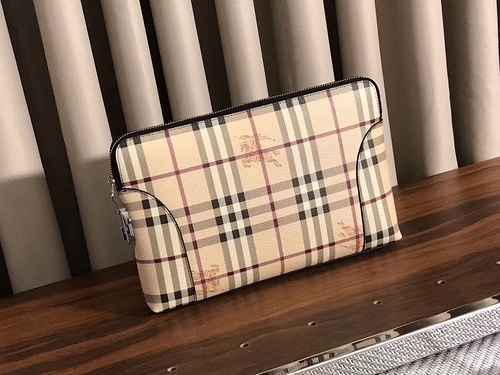 La borsa da uomo è realizzata in pelle bovina originale importata e in una borsa regalo di alta qual