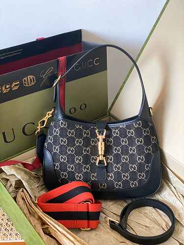 GUCCI Borsa sottobraccio Gucci realizzata in materiale di tela importato Consegna di alta qualità Bo