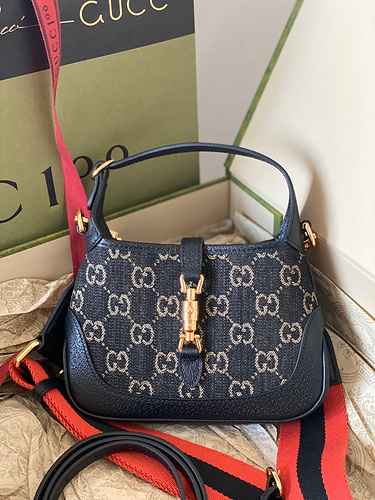 GUCCI Borsa sottobraccio Gucci realizzata in materiale di tela importato Consegna di alta qualità Bo