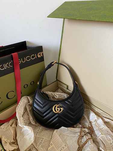 GUCCI Borsa sottobraccio Gucci realizzata in materiale di tela importato Consegna di alta qualità Bo