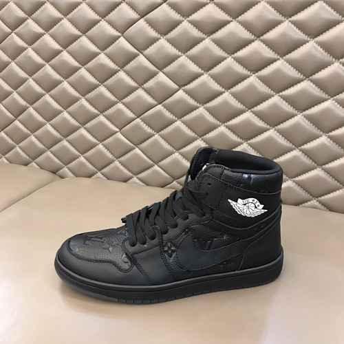LV Co branded * Men's Shoe Code: 0906B70 Size: 38-44