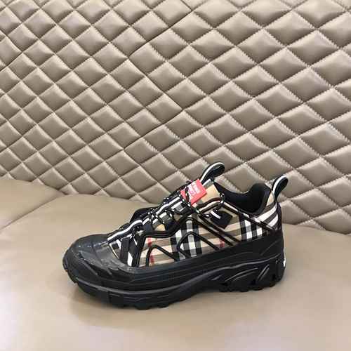 Scarpa Uomo Burberry Codice 0906C60 Taglia 3844