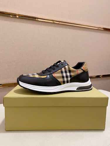 Scarpa Uomo Burberry Codice 0910B30 Taglia 3844