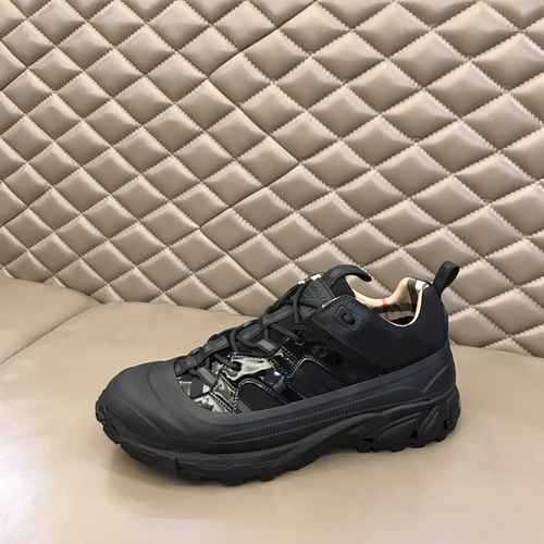 Scarpa Uomo Burberry Codice 0906C50 Taglia 3844