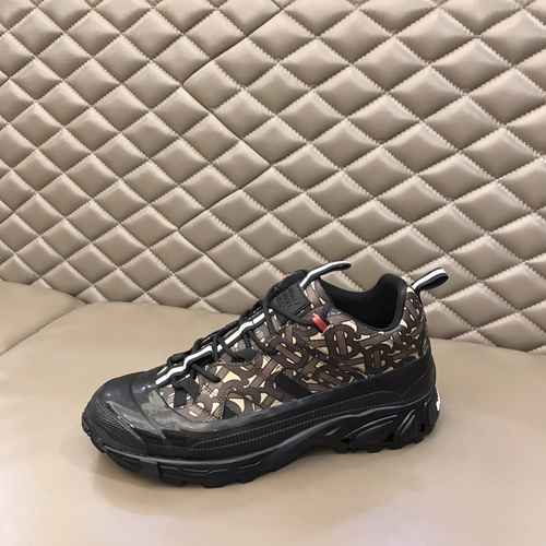 Scarpa Uomo Burberry Codice 0906C50 Taglia 3844