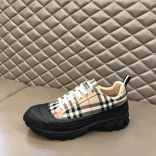 Scarpa Uomo Burberry Codice 0906C50 Taglia 3844