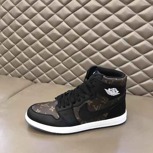 LV Co branded * Men's Shoe Code: 0906B70 Size: 38-44