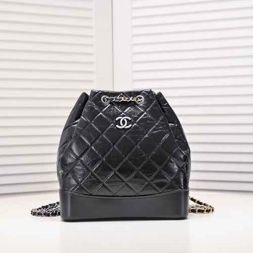 Lo zaino Chanel Chanel è realizzato in materiale di tela importato con borsa regalo di consegna di a