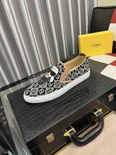 Scarpa Uomo Fendi Codice 0909B30 Taglia 3844