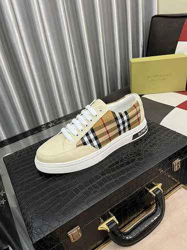 Scarpa Uomo Burberry Codice 0909B30 Taglia 3844