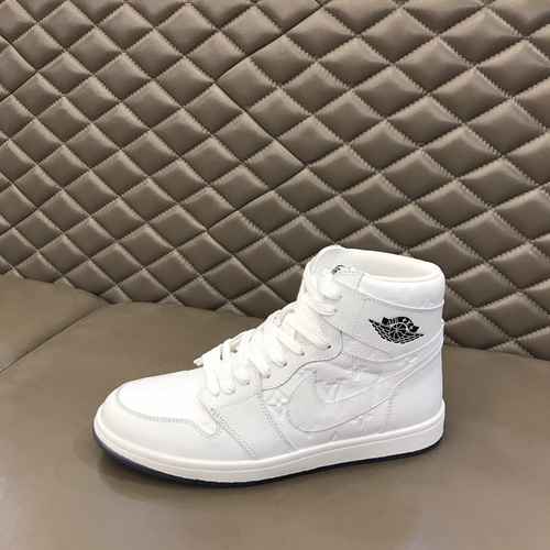LV Co branded * Men's Shoe Code: 0906B70 Size: 38-44
