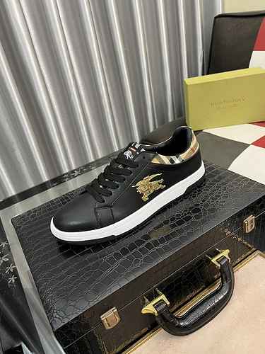 Scarpa Uomo Burberry Codice 0909B40 Taglia 3844