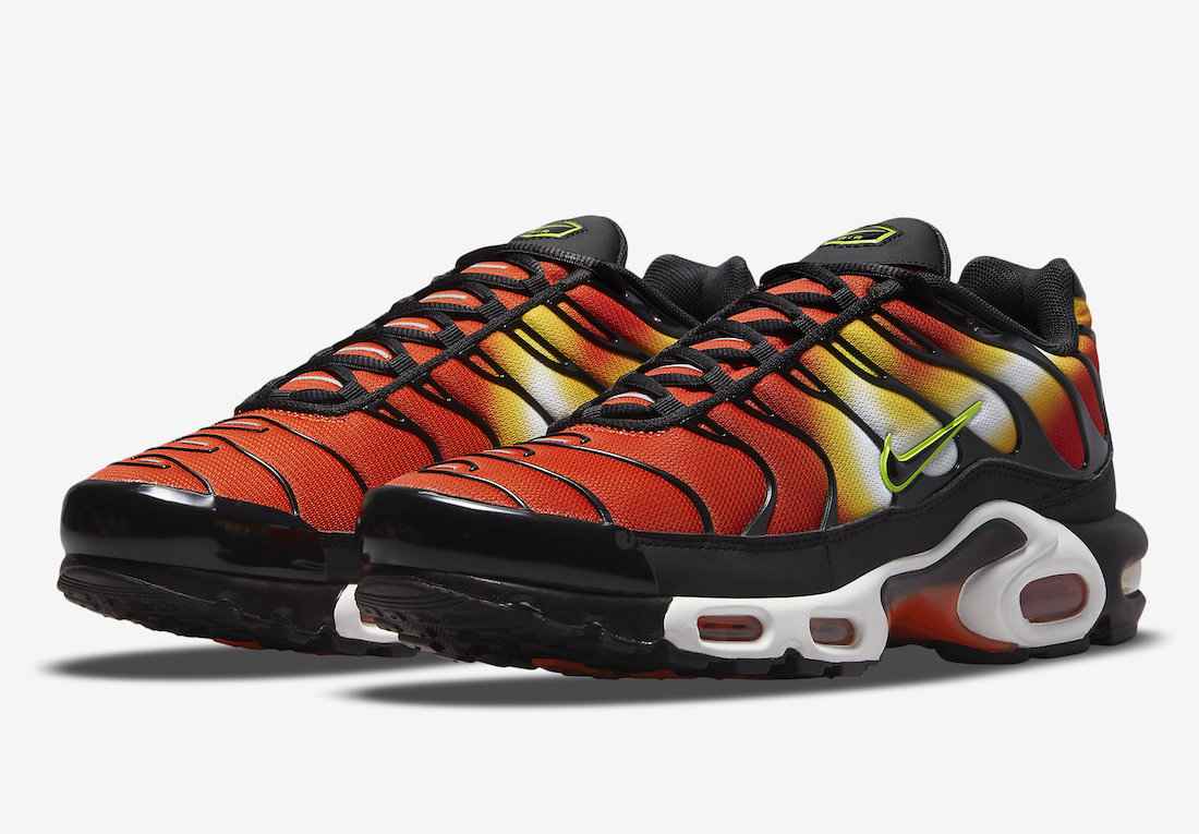 Nike-Air-Max-Plus-Sunset-Gradient-DR8581-800-Release-Date-4.jpeg