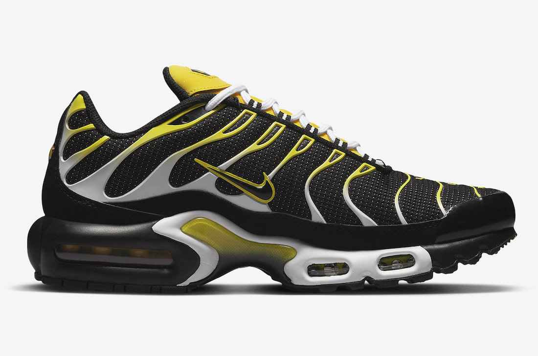 Nike-Air-Max-Plus-Black-Yellow-White-DQ3983-001-Release-Date-3.jpeg