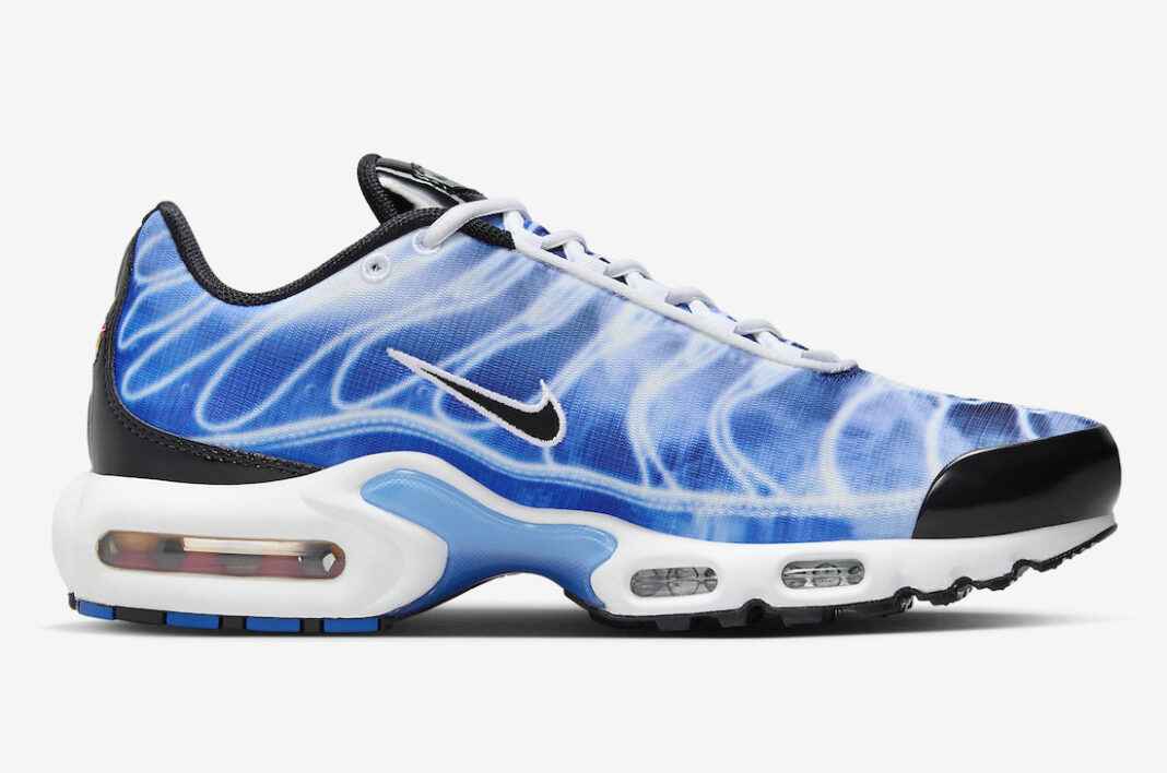 Nike-Air-Max-Plus-Light-Photography-Royal-Blue-DZ3531-400-2-1068x708.jpeg