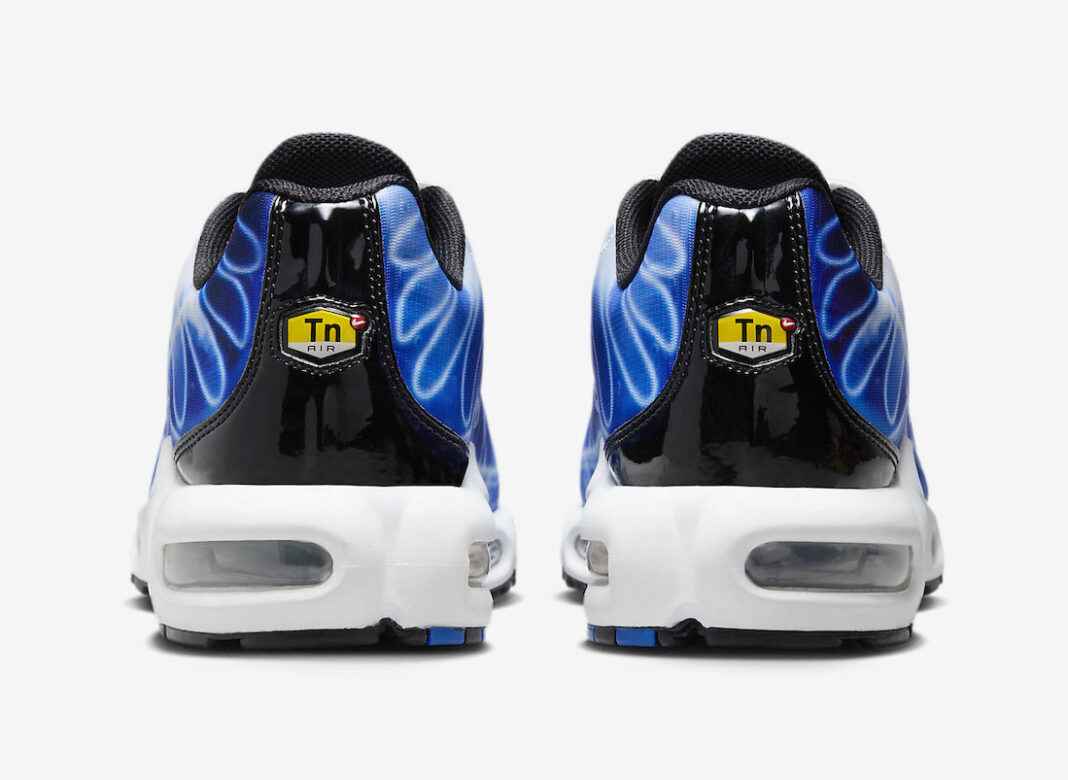 Nike-Air-Max-Plus-Light-Photography-Royal-Blue-DZ3531-400-5-1068x780.jpeg