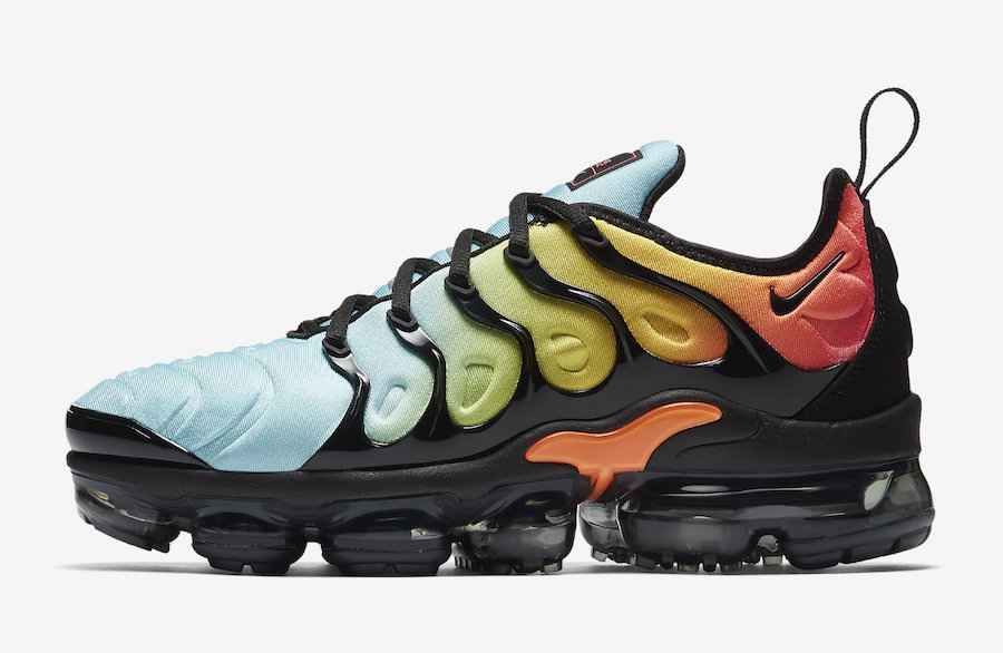 nike-air-vapormax-plus-bleached-aqua-ao4550-002-release-date-1.jpg