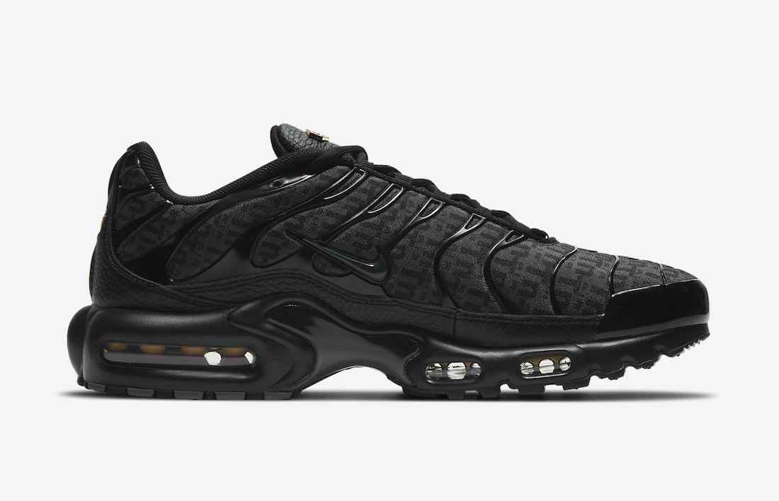 Nike-Air-Max-Plus-Black-DD9609-001-Release-Date-2.jpg