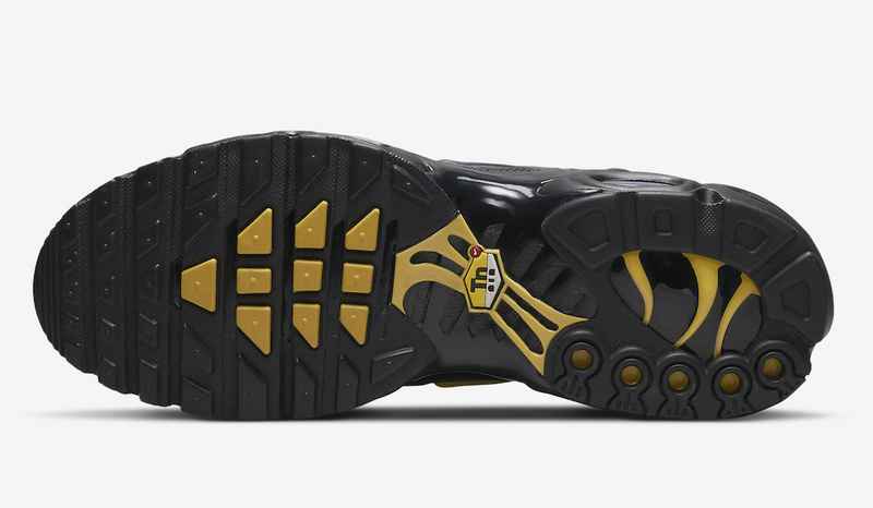 Nike-Air-Max-Plus-Triple-Black-DX2652-001-Release-Date-1.jpeg