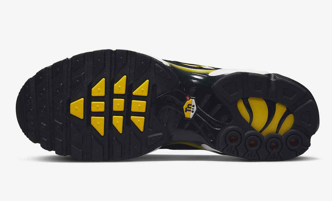 Nike-Air-Max-Plus-Black-Yellow-White-DQ3983-001-Release-Date-2.jpeg